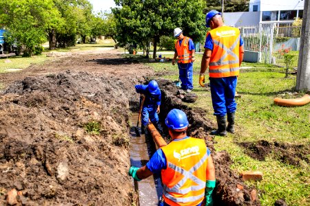 24.10.2017 - Ações do Sanep no bairro Laranjal