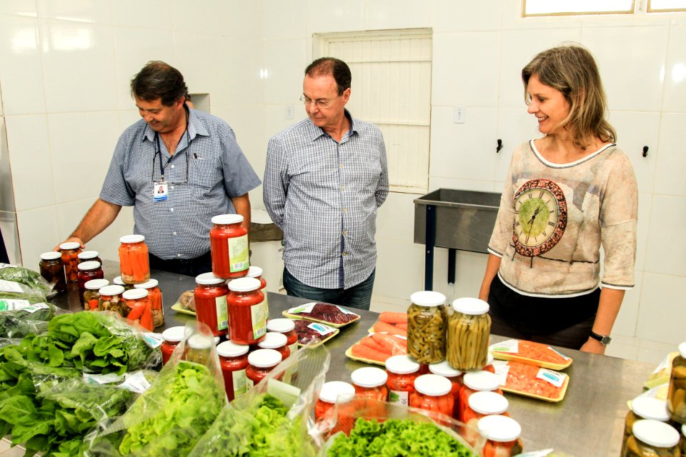 06.12.2017 - Prefeita Paula Mascarenhas durante inauguração da Agroindústria Sul Ecológica na Estrada da Gama na colônia de Pelotas