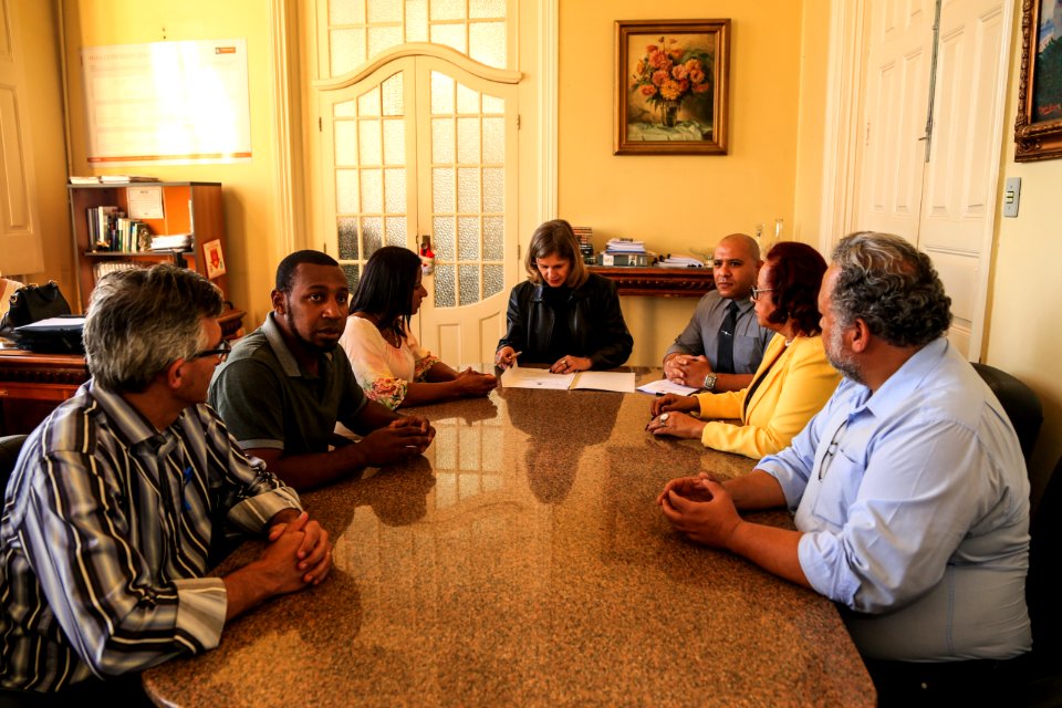 17.11.2017 - Prefeita Paula Mascarenhas em reunião com a vereadora Daiane Dias e, os vereadores Reinaldo Elias, Luiz Henrique Vianna e Ademar Ornel