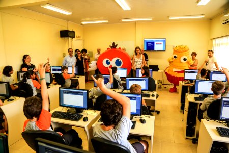 13.12.2017 - Prefeita Paula Mascarenhas durante entrega de laboratório Khan Academy na EMEF Dom Francisco de Campos Barreto
