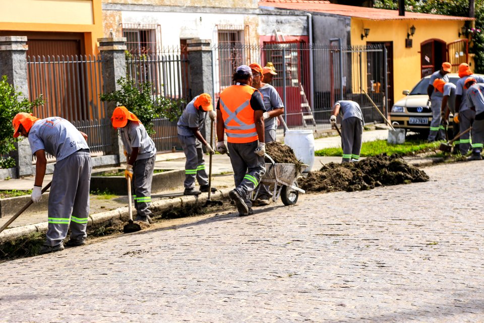 24.10.2017 - Serviços de limpeza urbana no Laranjal - SSUI