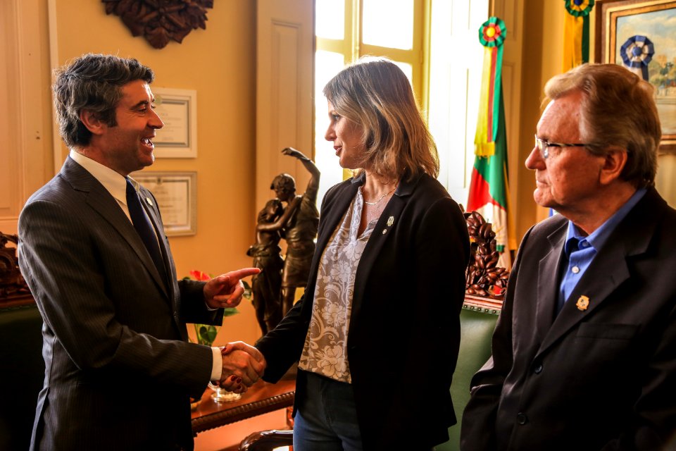 29.11.2017 - Prefeita Paula Mascarenhas e vice Idemar Barz recebem visita de Comitiva de Portugal