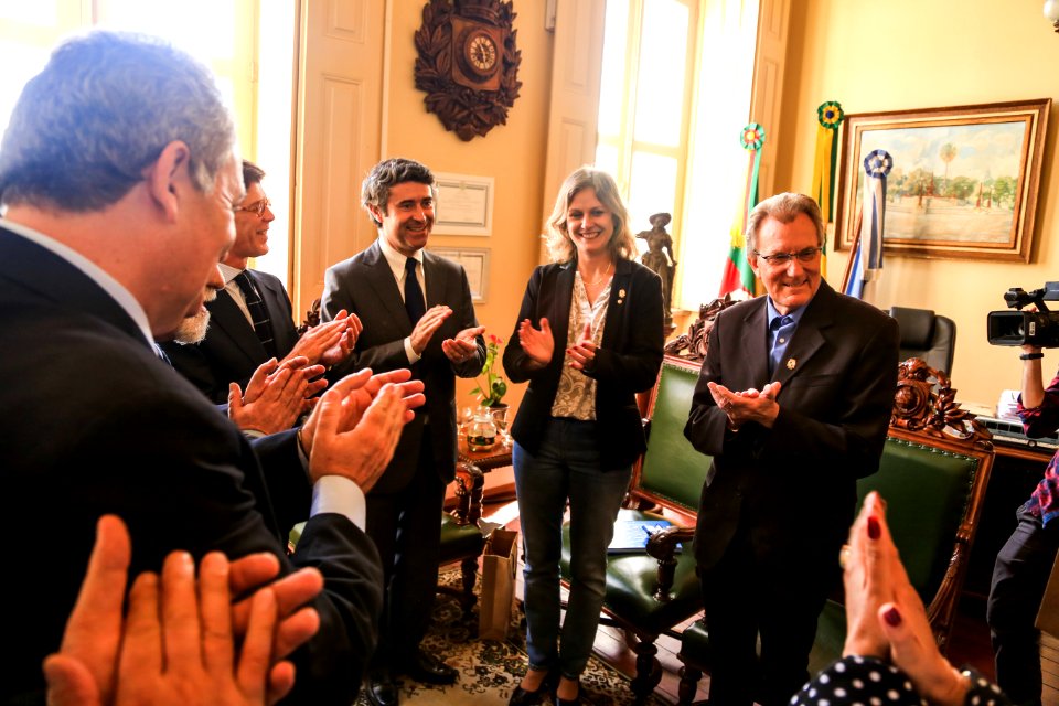 29.11.2017 - Prefeita Paula Mascarenhas e vice Idemar Barz recebem visita de Comitiva de Portugal
