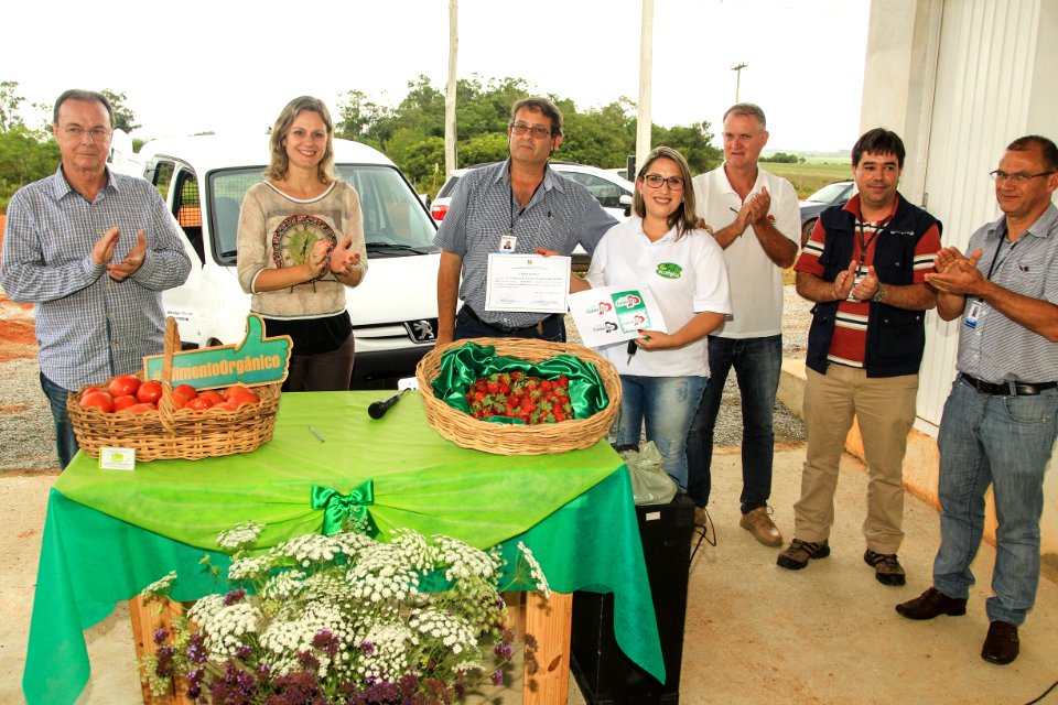 06.12.2017 - Prefeita Paula Mascarenhas durante inauguração da Agroindústria Sul Ecológica na Estrada da Gama na colônia de Pelotas