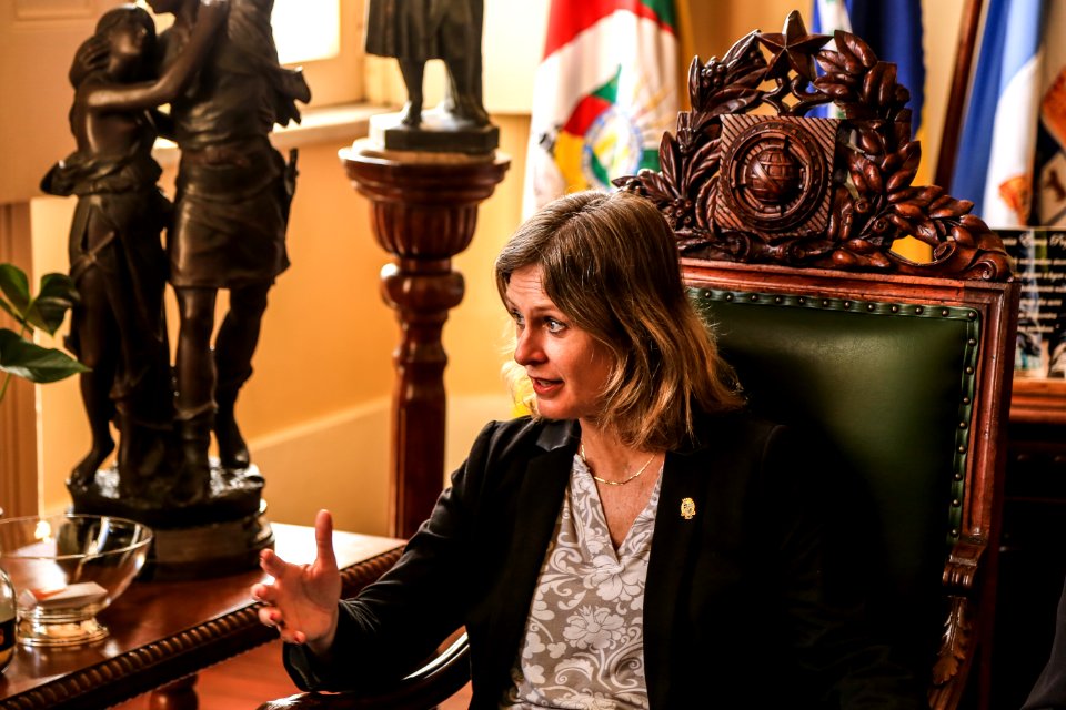 29.11.2017 - Prefeita Paula Mascarenhas e vice Idemar Barz recebem visita de Comitiva de Portugal