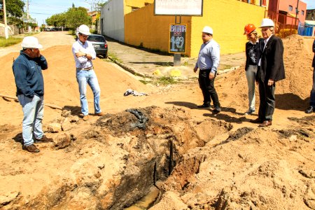 24.10.2017 - Prefeita Paula Mascarenhas em visita às obras do Sanep, ruas: Barros Cassal, Joaquim Vieira da Cunha, Arnaldo Mesquita de Menezes, Henrique Lorea