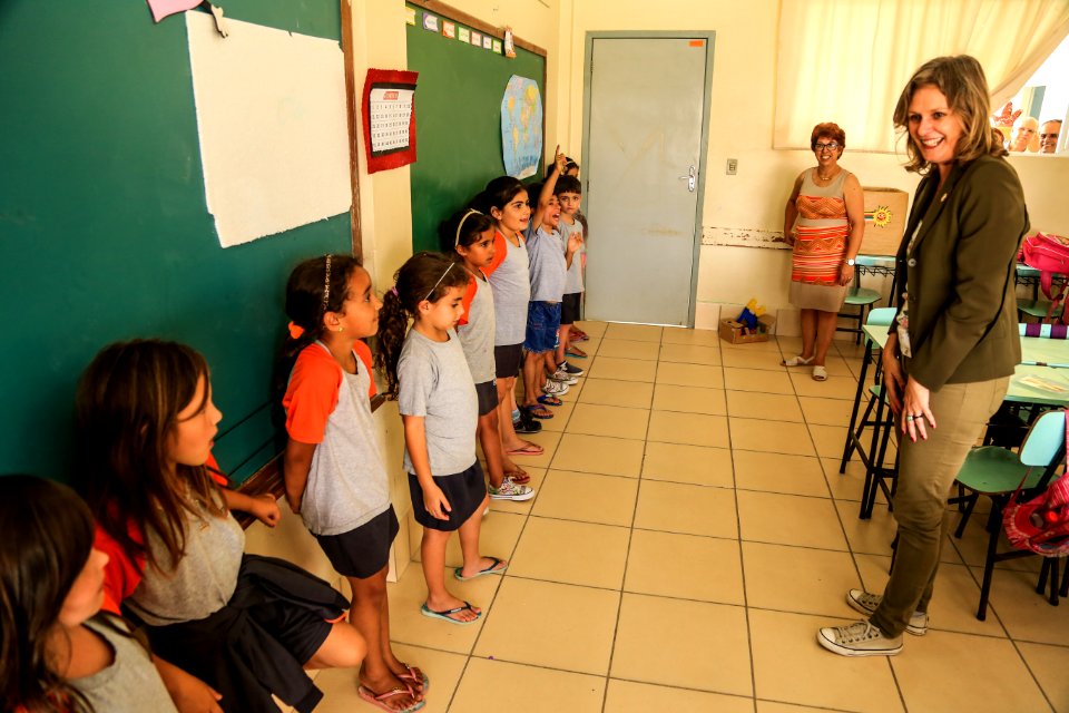 13.12.2017 - Prefeita Paula Mascarenhas durante entrega de laboratório Khan Academy na EMEF Dom Francisco de Campos Barreto