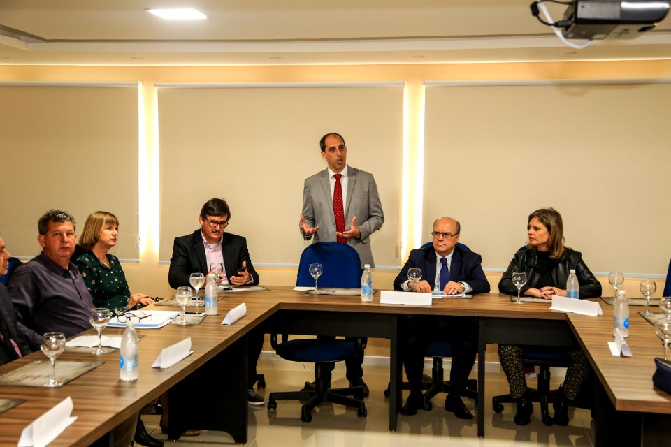 17.11.2017 - Prefeita Paula Mascarenhas na reunião da Azonasul com o Secretário Estadual de Segurança Pública, Cezar Schirmer