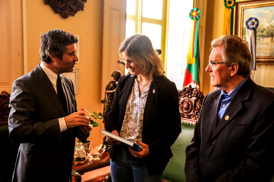 29.11.2017 - Prefeita Paula Mascarenhas e vice Idemar Barz recebem visita de Comitiva de Portugal