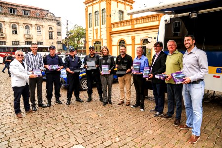 17.11.2017 - Prefeita Paula Mascarenhas na abertura da Operação Tudo Azul e entrega de tablets para a Guarda Municipal