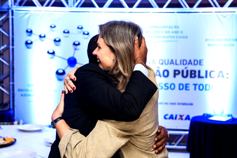 14.12.2017 - Prefeita Paula Mascarenhas durante confraternização da Azonasul com homenagem ao servidor público Otoni Sergio Xavier
