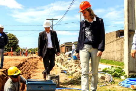 24.10.2017 - Prefeita Paula Mascarenhas em visita às obras do Sanep, ruas: Barros Cassal, Joaquim Vieira da Cunha, Arnaldo Mesquita de Menezes, Henrique Lorea