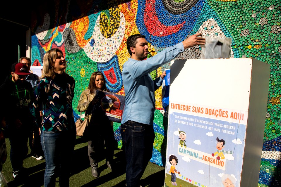 26.05.2018 - Prefeita Paula Mascarenhas e o vice Idemar Barz na lançamento da Campanha do Agasalho no Mercado Público - Foto: Gustavo Vara