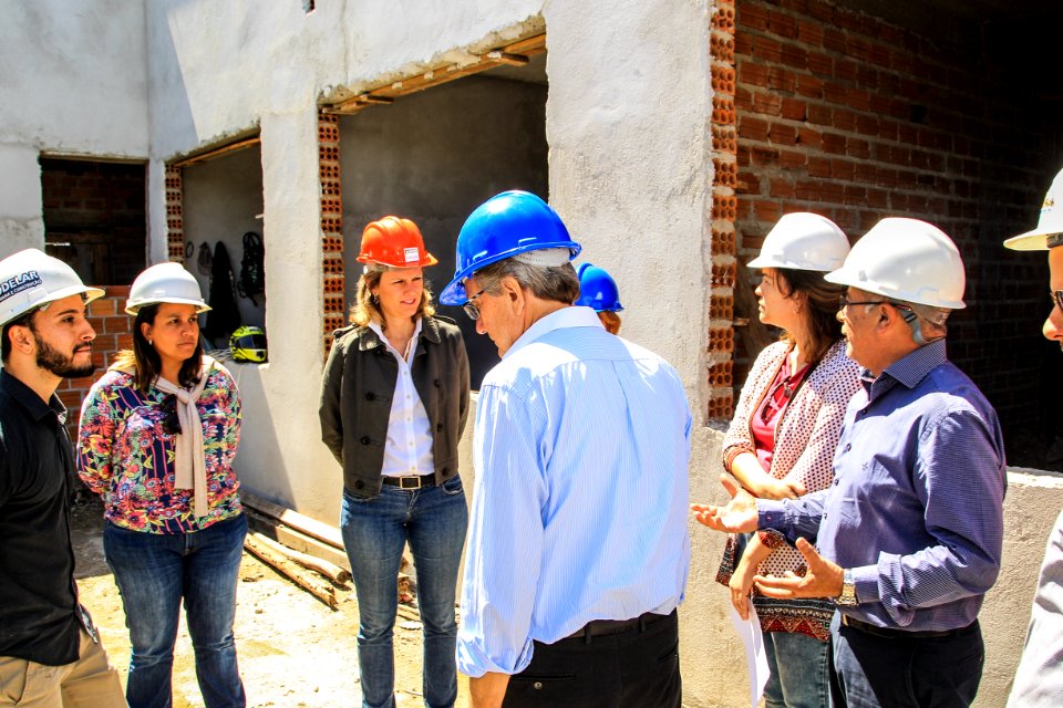 01.11.2017 - Prefeita Paula Mascarenhas e vice Idemar Barz em visita à obra da UBS Virgílio Costa
