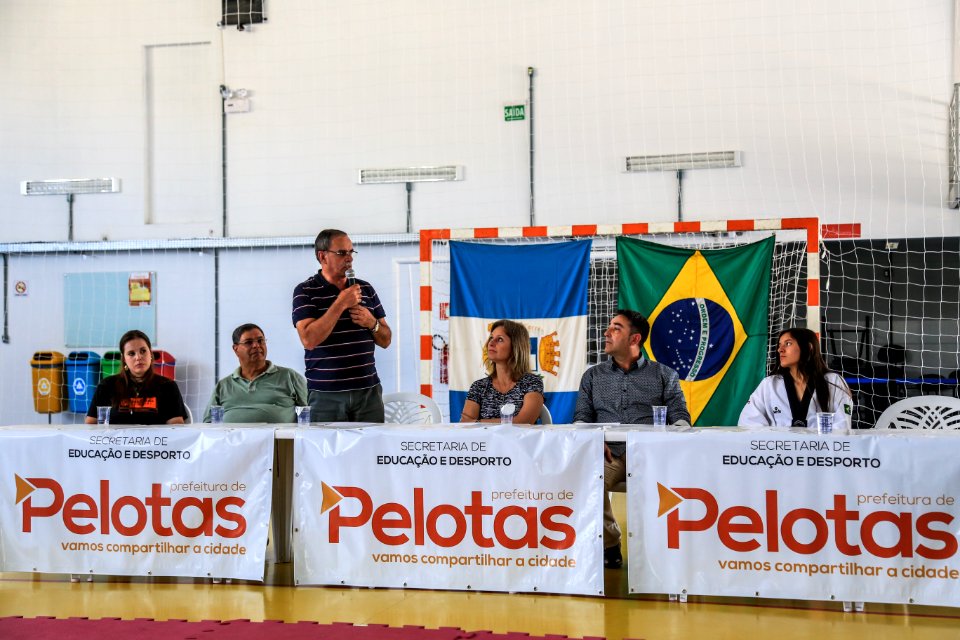 05.01.2018 - Prefeita Paula Mascarenhas na entrega das faixas pretas aos alunos de escolas municipais do Dunas e membros dos projeto Vida Ativa e Quem Luta Não Briga