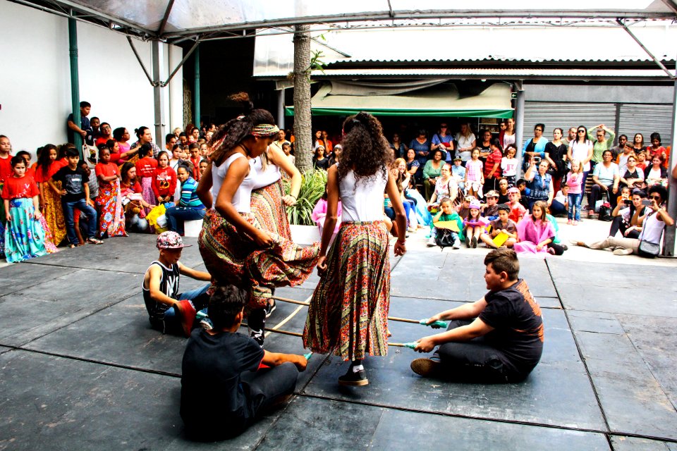 17.11.2017 - Ações que integram o projeto Africanidades - Alunos Smed no Mercado Central - Fotos: Marcel Avila