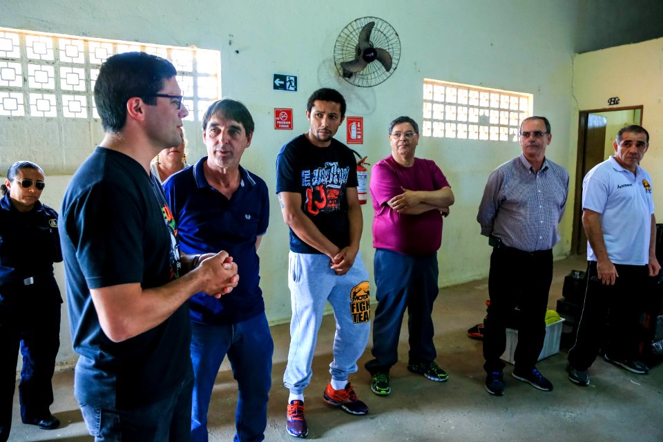 26.10.2017 SMED Entrega Luvas Proj Quem luta não briga