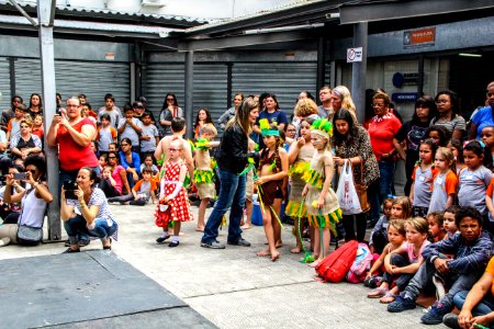 17.11.2017 - Ações que integram o projeto Africanidades - Alunos Smed no Mercado Central - Fotos: Marcel Avila