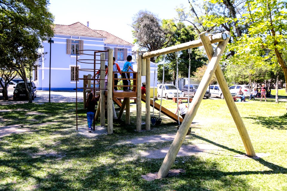 22.11.2017 - Novos bancos e brinquedos no Parque Baronesa