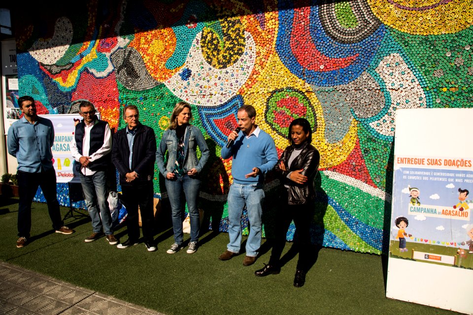 26.05.2018 - Prefeita Paula Mascarenhas e o vice Idemar Barz na lançamento da Campanha do Agasalho no Mercado Público - Foto: Gustavo Vara