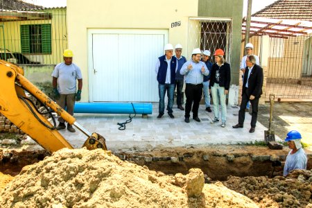 24.10.2017 - Prefeita Paula Mascarenhas em visita às obras do Sanep, ruas: Barros Cassal, Joaquim Vieira da Cunha, Arnaldo Mesquita de Menezes, Henrique Lorea