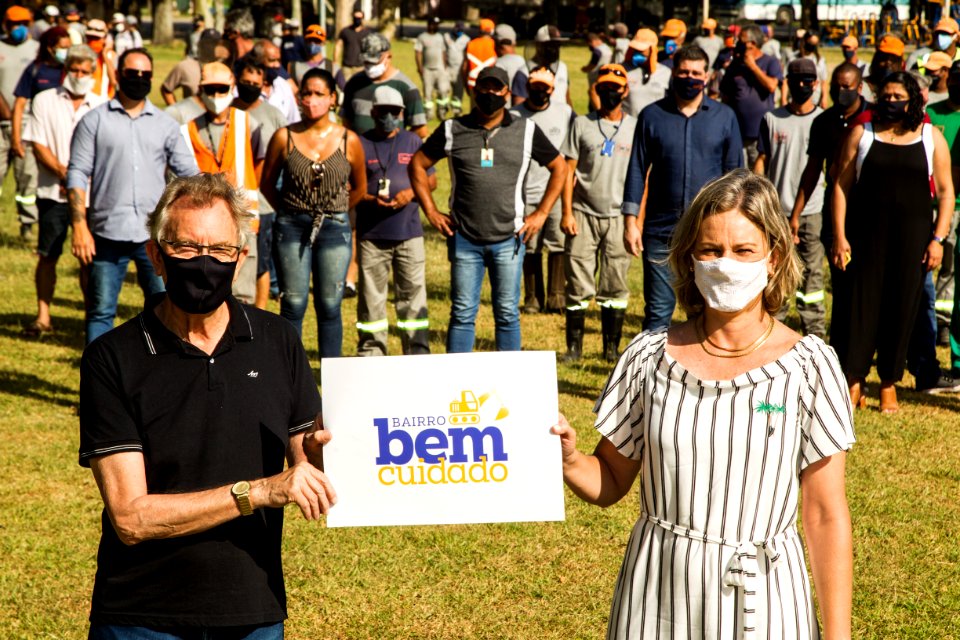 11.01.2021 - Prefeita Paula Mascarenhas e o vice Idemar Barz dão início das ações do projeto Bairro Bem Cuidado, na Praça Aratiba, Balneário dos Prazeres - Foto: Gustavo Vara