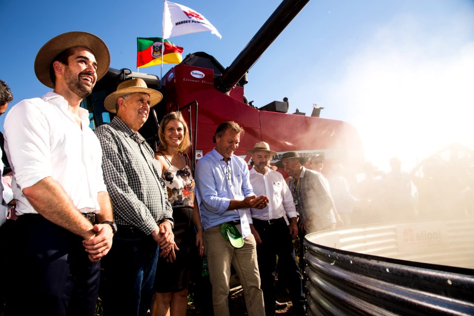 22.02.2019 - Prefeita Paula Mascarenhas e o Governador do Rio Grande do Sul, Eduardo Leite realizam a abertura oficial da 29ª Colheita do Arroz - Foto: Gustavo Vara