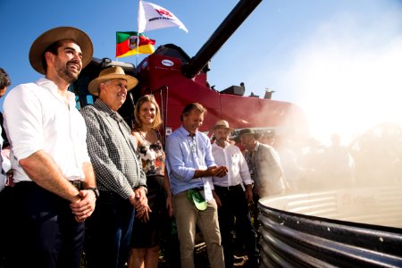 22.02.2019 - Prefeita Paula Mascarenhas e o Governador do Rio Grande do Sul, Eduardo Leite realizam a abertura oficial da 29ª Colheita do Arroz - Foto: Gustavo Vara