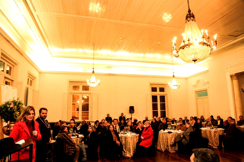 04.07.2018 - Prefeita Paula Mascarenhas em seu pronunciamento no jantar comemorativo de aniversário do Instituto Lobo da Costa - Foto: Gustavo Vara