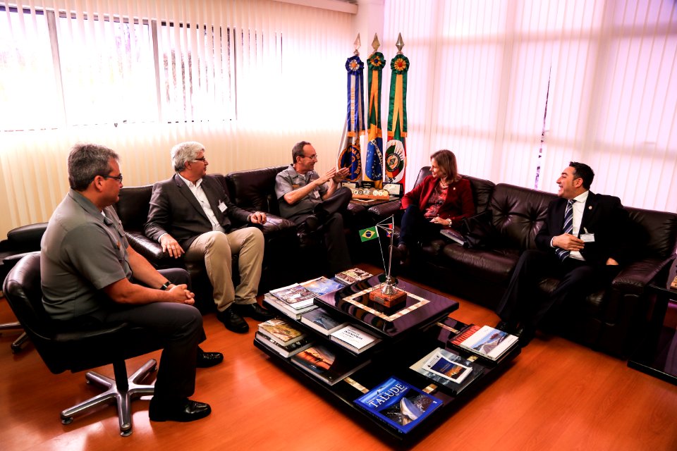 26.09.2018 - Prefeita Paula Mascarenhas durante reunião almoço com o  vice-Almirante José Renato de Oliveira, Comandante do 5º Distrito Naval em Rio Grande - Foto: Gustavo Vara