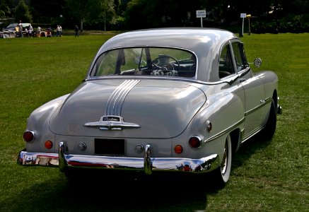 Pontiac Chieftain 1951 2-door Sedan photo