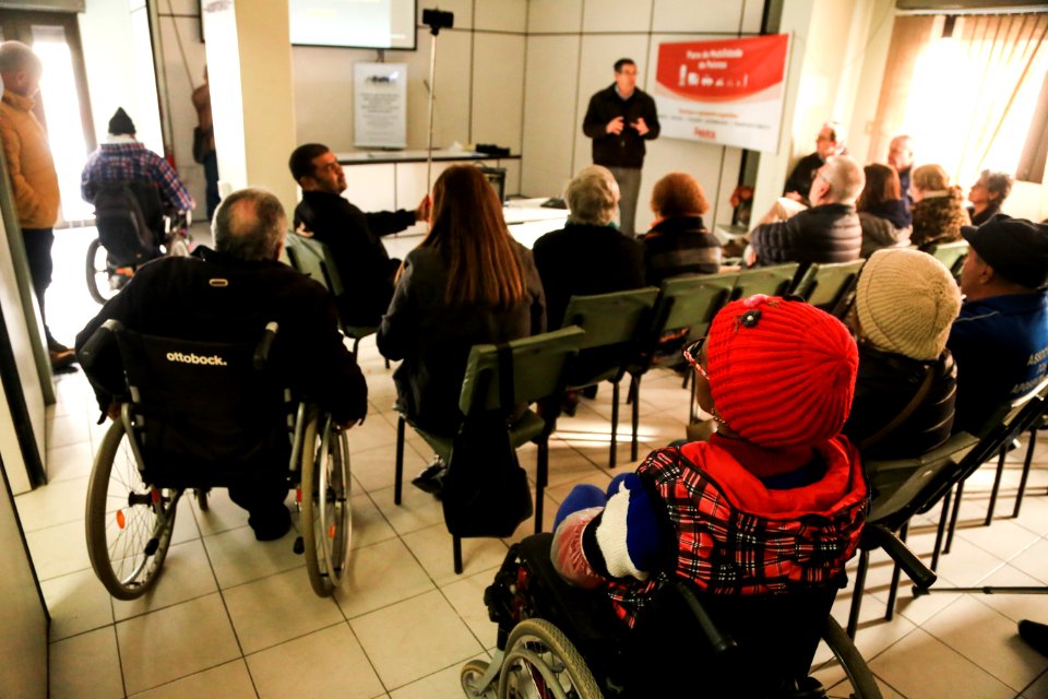 10.07.2018 - Consulta sobre o Plano de Mobilidade Urbana de Pelotas com idosos e cadeirantes - Foto: Gustavo Vara