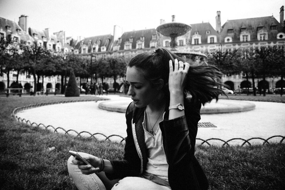 Mobile brunette ponytail