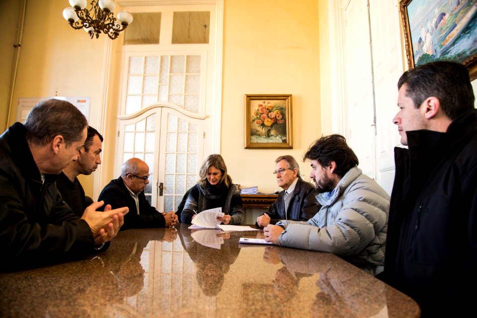 15.06.2018 - Prefeita Paula Mascarenhas assina o contrato de execução da obra do CRAS Getúlio Vargas - Foto: Gustavo Vara