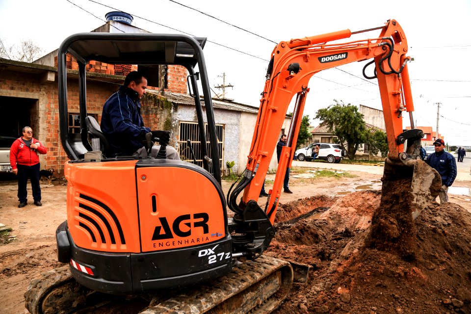 04.07.2018 - Prefeita Paula Mascarenhas e o vice Idemar Barz em visita às obras do Sanep - Foto: Gustavo Vara