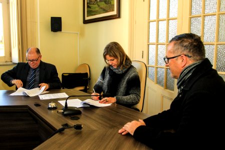 22.06.2018 - Prefeita Paula Mascarenhas assina os contratos com a Caixa referente às emendas parlamentares dos deputados Maria do Rosário (PT), Ronaldo Nogueira (PTB) e Danrlei de Deus (PSD) - Foto: Gustavo Vara