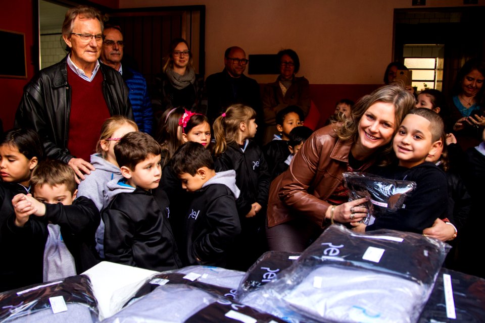 21.06.2018 -  Entrega dos novos uniformes na Escola Joaquim Nabuco e assinatura da ordem de serviço da construção de passarela coberta para EMEF Joaquim Nabuco - Foto: Gustavo Vara