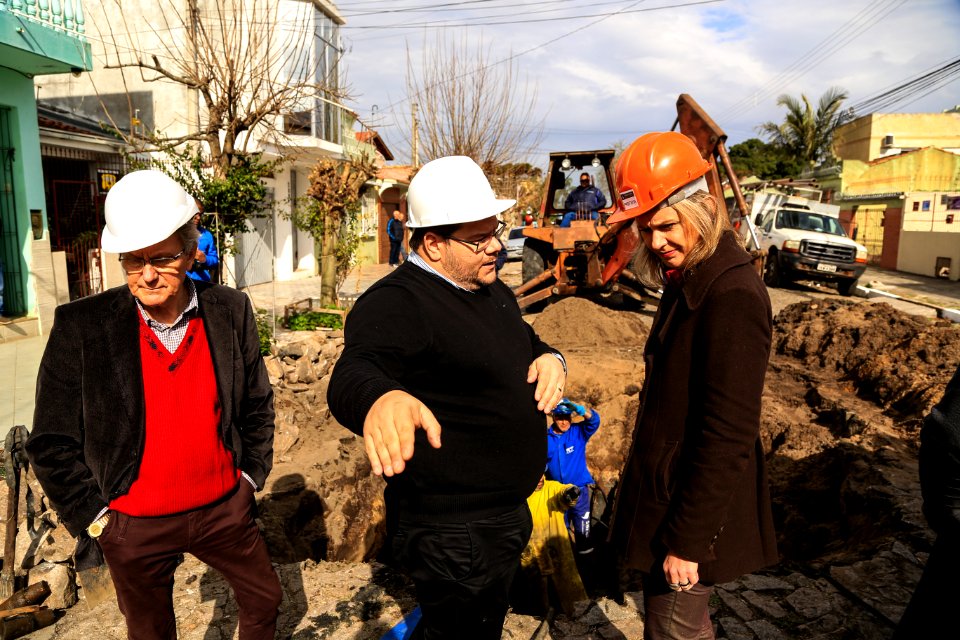 04.07.2018 - Prefeita Paula Mascarenhas e o vice Idemar Barz em visita às obras do Sanep - Foto: Gustavo Vara