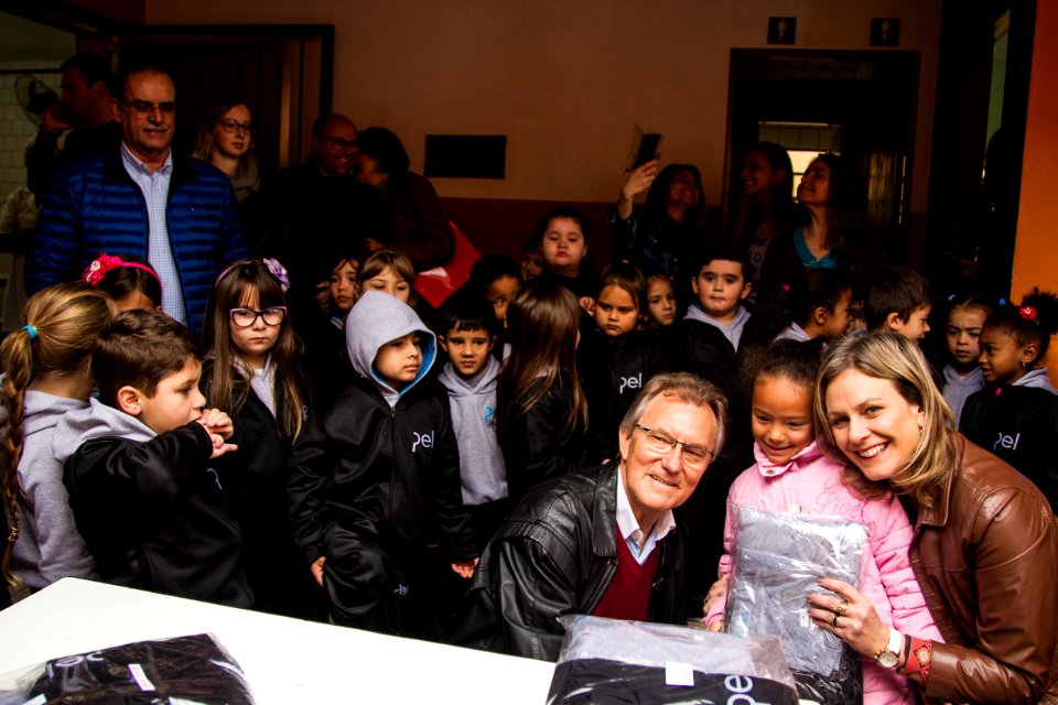 21.06.2018 -  Entrega dos novos uniformes na Escola Joaquim Nabuco e assinatura da ordem de serviço da construção de passarela coberta para EMEF Joaquim Nabuco - Foto: Gustavo Vara