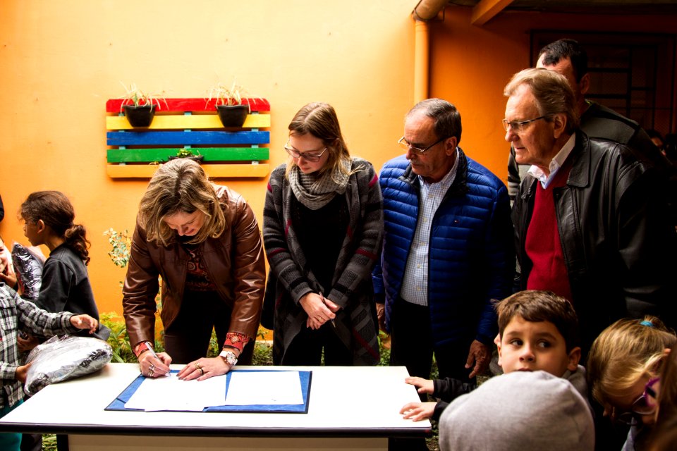 21.06.2018 -  Entrega dos novos uniformes na Escola Joaquim Nabuco e assinatura da ordem de serviço da construção de passarela coberta para EMEF Joaquim Nabuco - Foto: Gustavo Vara