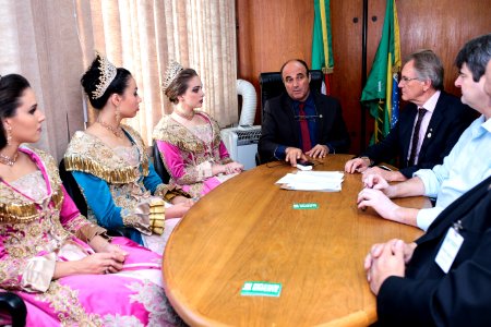 16.05.2018 - Vice prefeito Idemar Barz realiza entrega do Convite da Fenadoce 2018 com a Corte e CDL para o Governador do RS e Deputados Estaduais - Foto: Gustavo Mansur