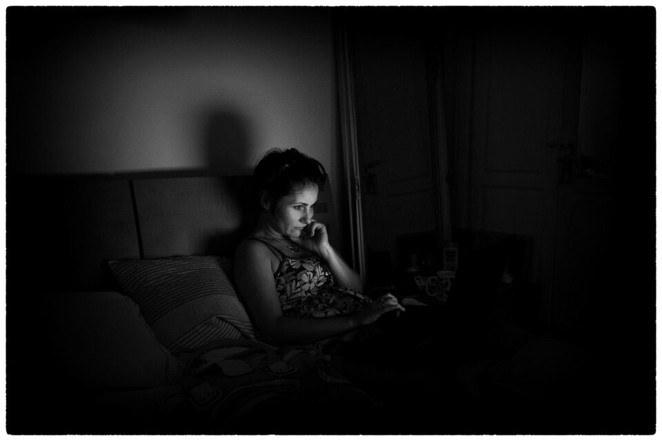 Screen light darkness