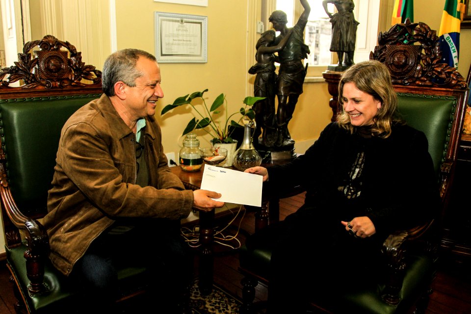 12.06.2018 - Prefeita Paula Mascarenhas recebe o convite para o lançamento do Festival Internacional Sesc de Música - Foto: Gustavo Vara