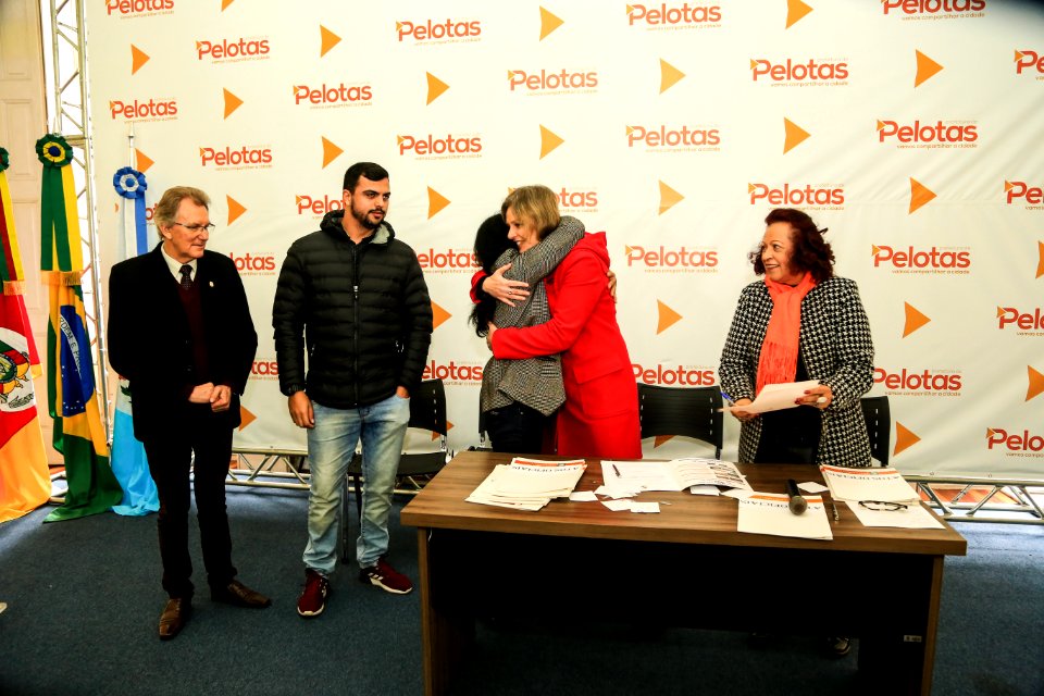 06.07.2018 - Prefeita Paula Mascarenhas e o vice Idemar Barz durante assinatura de leis “Instituição/ Cidadã(o) Emérita (o) - Foto: Gustavo Vara