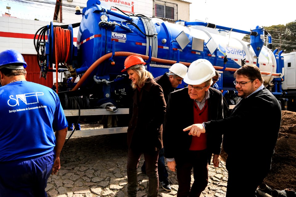 04.07.2018 - Prefeita Paula Mascarenhas e o vice Idemar Barz em visita às obras do Sanep - Foto: Gustavo Vara