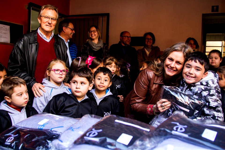 21.06.2018 -  Entrega dos novos uniformes na Escola Joaquim Nabuco e assinatura da ordem de serviço da construção de passarela coberta para EMEF Joaquim Nabuco - Foto: Gustavo Vara