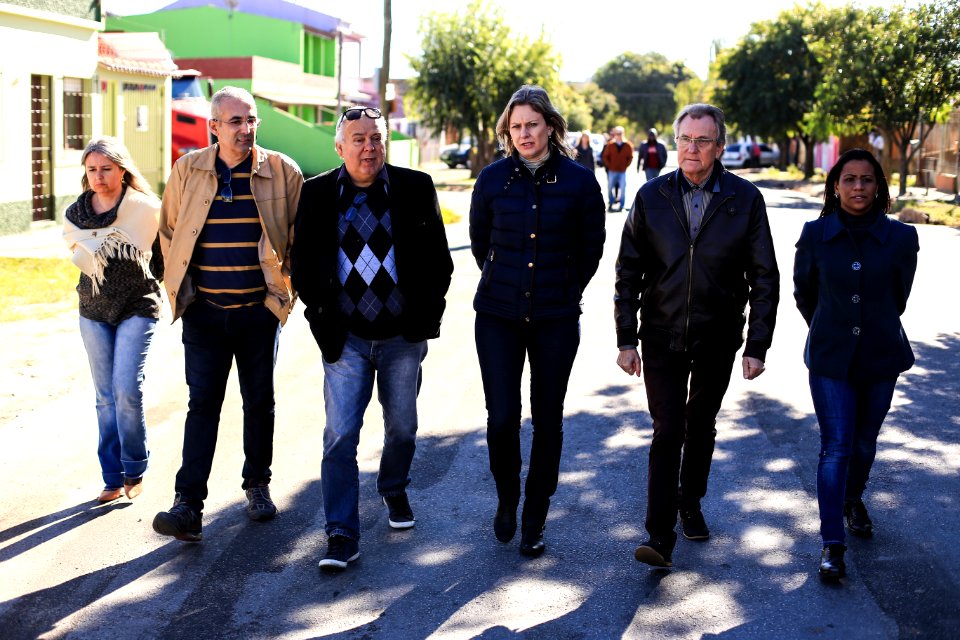 23.05.2018 - Prefeita Paula Mascarenhas e o vice Idemar Barz durante vistoria das obras nas ruas Afonso Pena, Paulo Guilayn e Santo Michelon no Fragata - Foto: Gustavo Vara