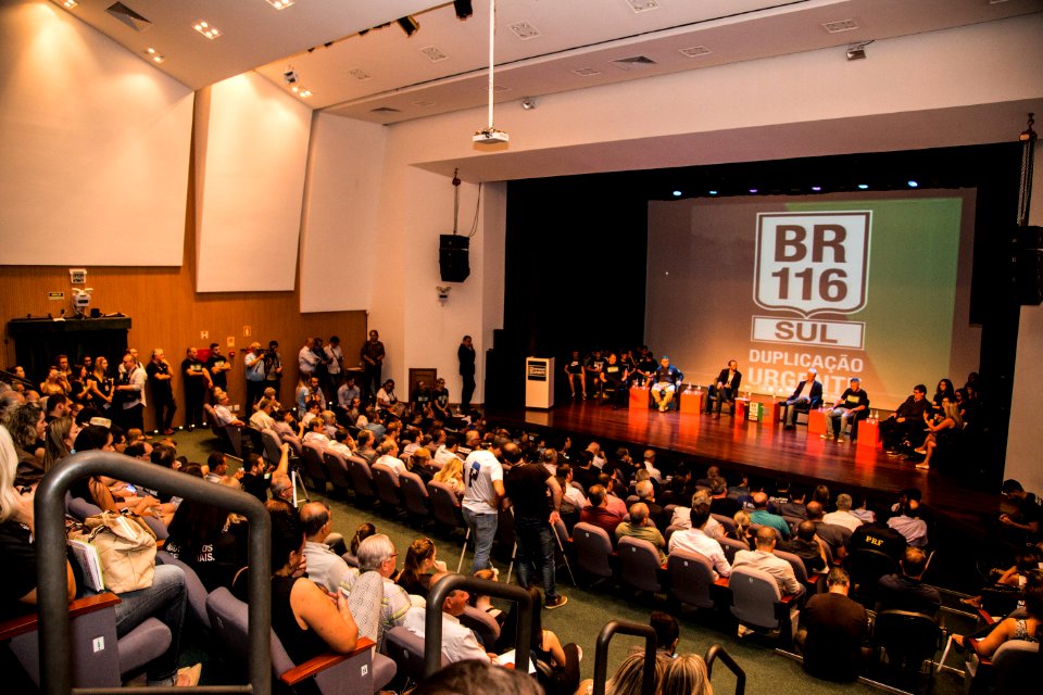 20.04.2018 - Painel: Duplicação BR 116 Urgente - Foto: Gustavo Vara