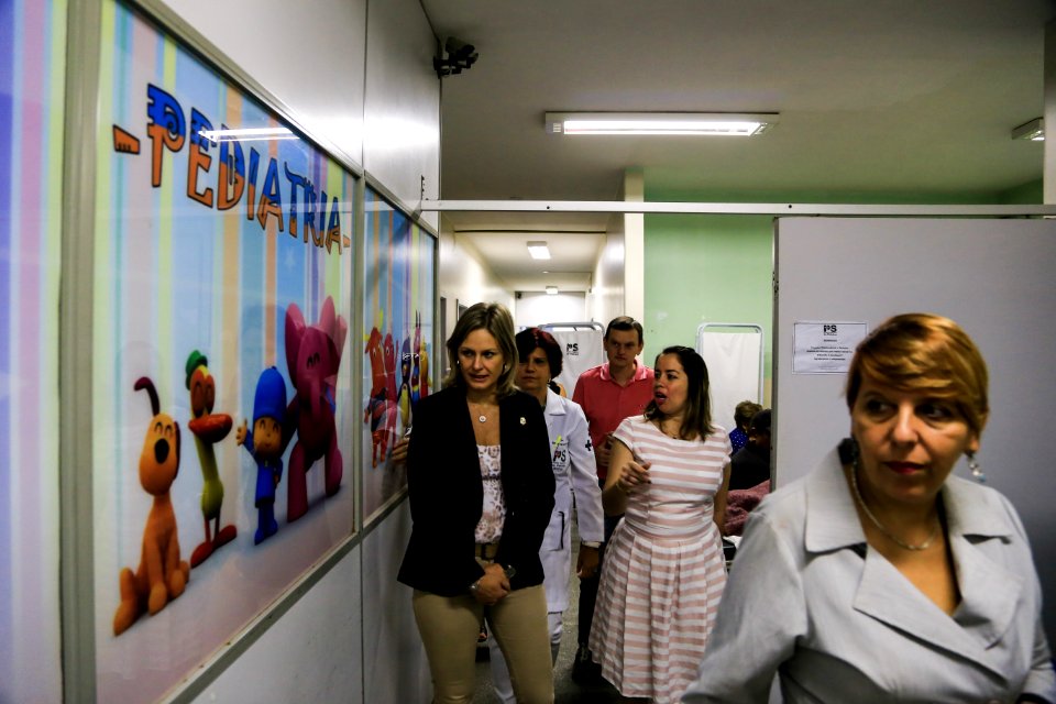 08.03.2018 - Prefeita Paula Mascarenhas visita à ala pediátrica do Pronto Socorro após reforma - Foto: Gustavo Vara