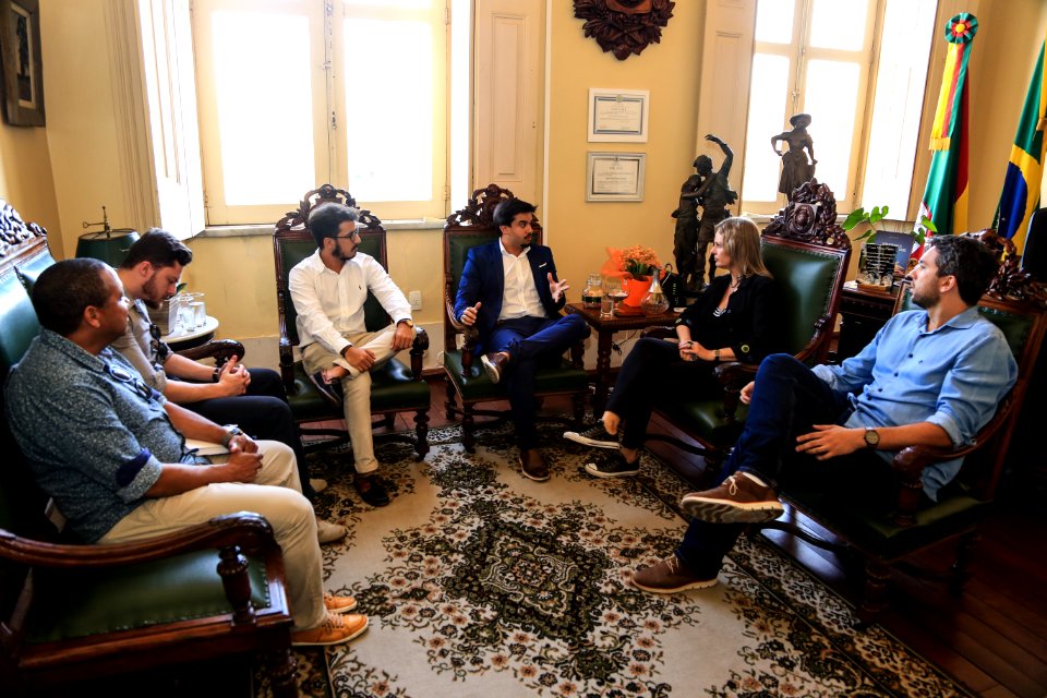 09.04.2018 - Prefeita Paula Mascarenhas durante reunião com vereador Daniel Trzeciak e o produtor cultural Cauê Fuhro Souto - Foto: Gustavo Vara